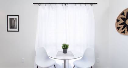 City Condo with Outdoor Pool Near Broadway