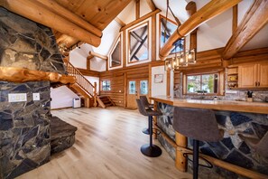 Interior - Chalet at Swan Lake (Vernon)