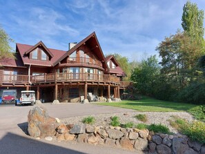 Exterior - Chalet at Swan Lake (Vernon)