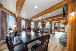Interior - Chalet at Swan Lake (Vernon)