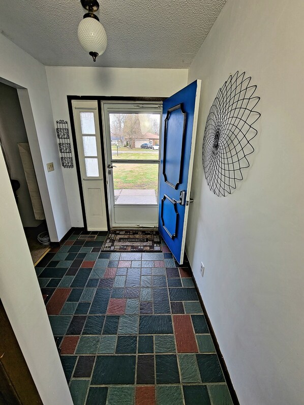 المنشأة من الداخل