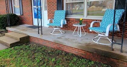Lemon Drop Inn - 3 bedroom, 2 bath, single level home w/ attached 2 car garage