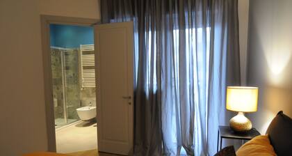 Apartment in Trastevere free 1GBs fiber wi-fi, AC equipped kitchen 2 balconies
