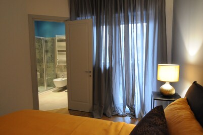 Apartment in Trastevere free 1GBs fiber wi-fi, AC equipped kitchen 2 balconies
