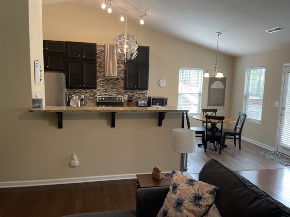 Smart-tv, videospil, dvd-afspiller, bøger