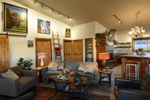 Smart TV, fireplace