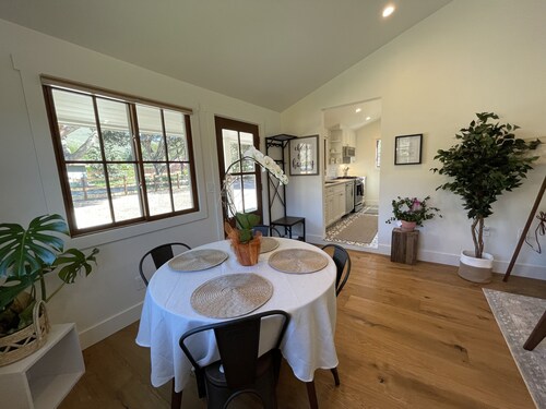 Relax by the river & sea! Remodeled Mid-Carmel Valley cottage retreat