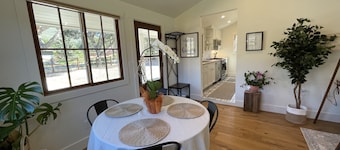 Relax by the river & sea! Remodeled Mid-Carmel Valley cottage retreat