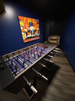 Games room - Family Friendly home w/ game room- Perfect Location (Riverside)