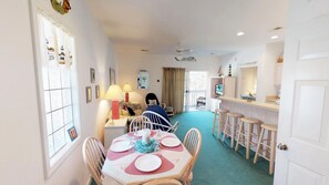 Condo, 2 phòng ngủ | Khu ăn uống