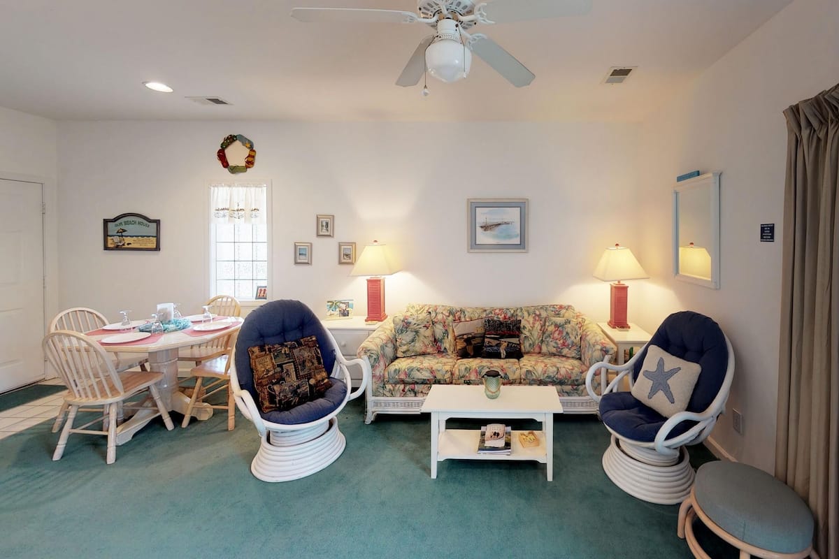 Condo, 2 Bedrooms | Living room