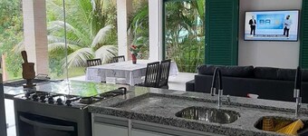 Jauá house 200m from the beach with swimming pool