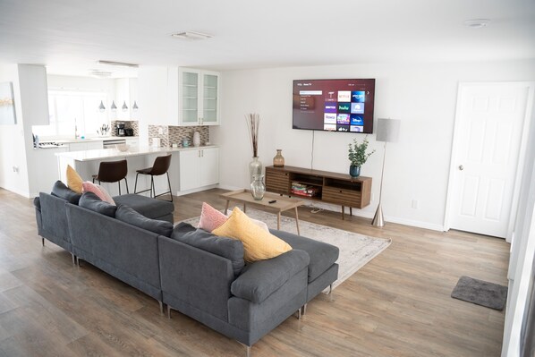 Smart TV, table tennis