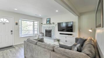 Televisie en een open haard