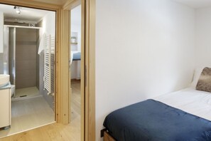 3 chambres, fer et planche à repasser, Wi-Fi, draps fournis