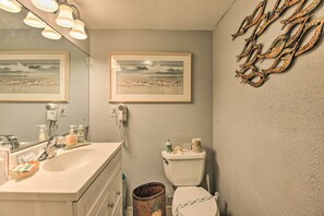 Articles de toilette gratuits, sĂšche-cheveux, serviettes fournies