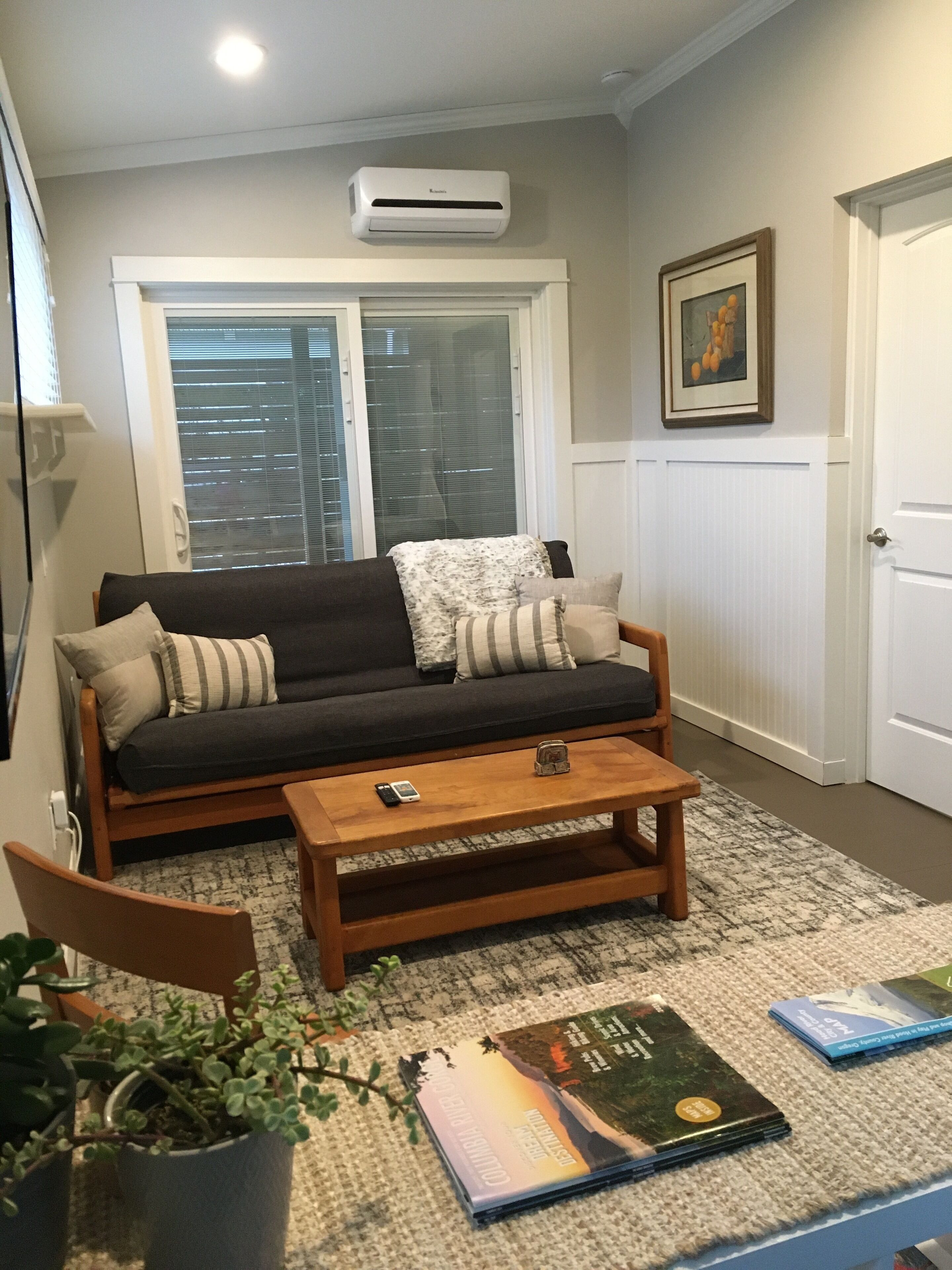 Cozy, Centrally Located Country Cottage