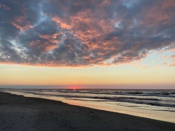 Beach nearby, sun loungers, beach towels