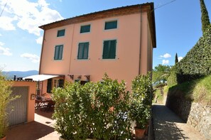 Exterior - Stunning private villa with WIFI, private pool, veranda and panoramic view, close to Lucca (Ciciana)
