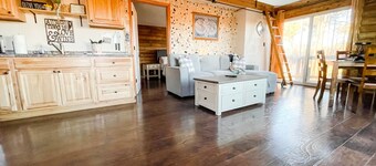 Private Mountain Cottage! King Bed * 8 Acres