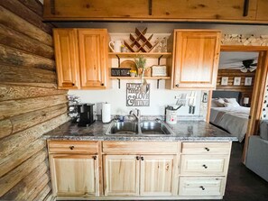 Interior - Private Mountain Cottage! King Bed * 8 Acres (Colorado Springs)