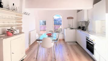 Refrigerador, horno, placa de cocina, lavavajillas