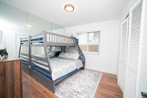 4 habitaciones, tabla de planchar con plancha y wifi gratis 