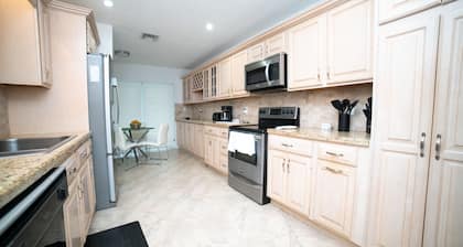 🏖Spacious Villa 🌴 4-Bedroom with Heated Pool 🤩🔥