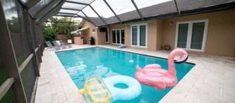 🏖Spacious Villa 🌴 4-Bedroom with Heated Pool 🤩🔥