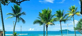 Beachfront - 2 Bedroom Suites + Air Conditioning, 2 Bathrooms, Living Room, Kitchen, 1 Garage, Wi-Fi and Bed Linen