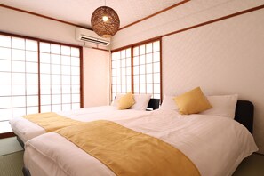 Family Apartment | Laptop workspace, blackout drapes, free WiFi, bed sheets - Sanko Poyu (Osaka)