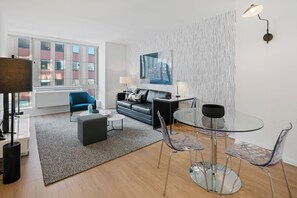 TV - One Bedroom in Midtown West near Times Square (New York)