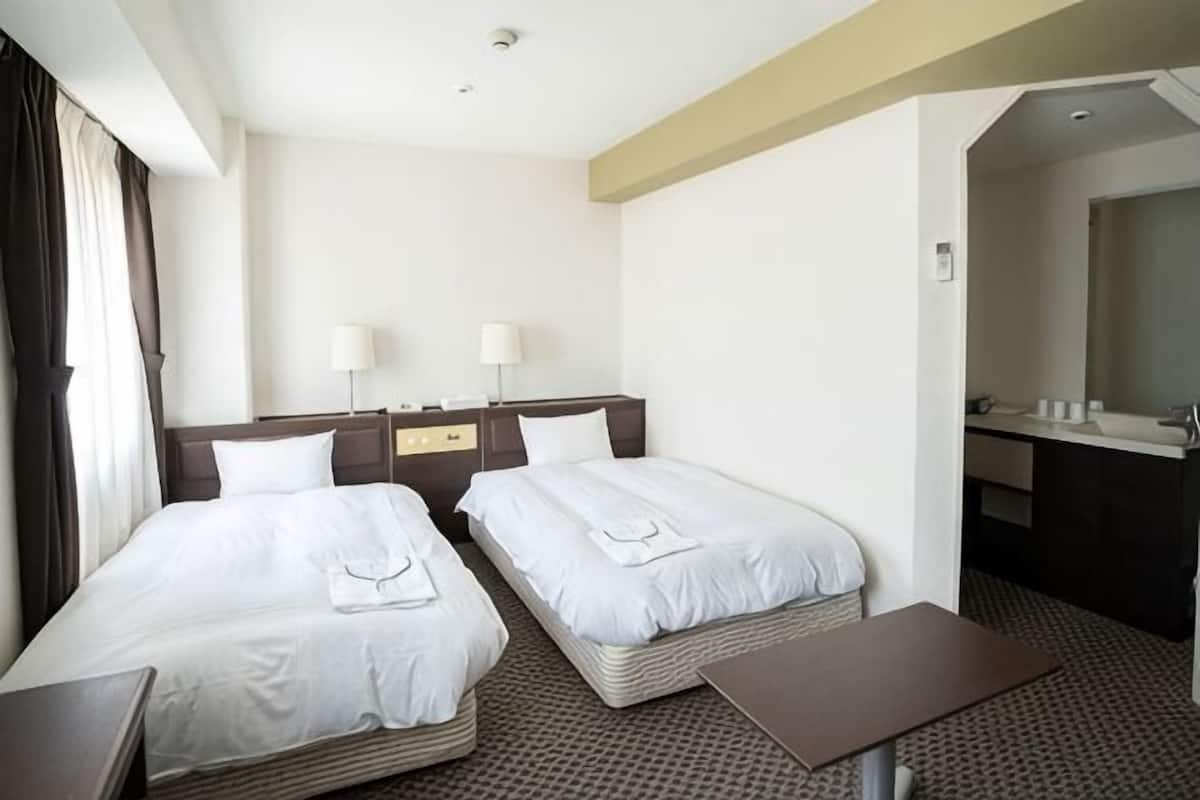 Desk, laptop workspace, free WiFi, bed sheets