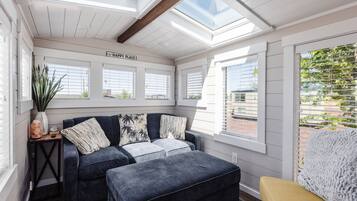 TV, DVD player, offices