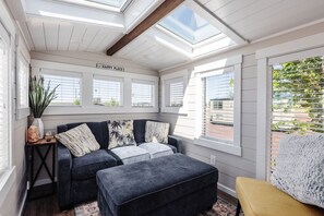 TV, DVD player, offices - Stargazing Deck + Hot Tub • Zion’s Tiny Getaway (Apple Valley)