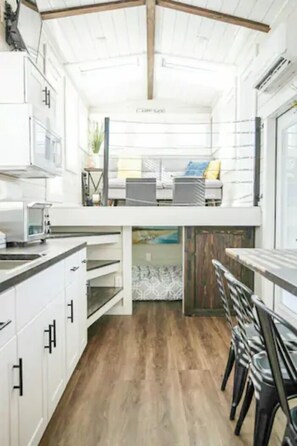 Fridge, microwave, coffee/tea maker, cookware/dishes/utensils - Amazing Tiny home with private BBQ and deck. (Apple Valley)