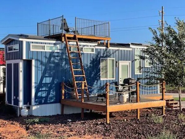 المنطقة المحيطة بالمنشأة