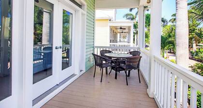 All Seasons Villa - Superb location, amenities and just steps to the sand