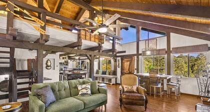 Experience lake life steps away! Crestline's 3-bedroom retreat near Lake Gregory