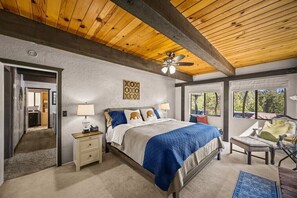 3 bedrooms, desk, iron/ironing board, travel crib - Experience lake life steps away! Crestline's 3-bedroom retreat near Lake Gregory (Crestline)