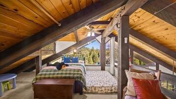 3 Schlafzimmer, Schreibtisch, Bügeleisen/Bügelbrett, Reisekinderbett