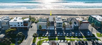 Beachfront Sunset Beach, Ocean Views, Sleeps 10