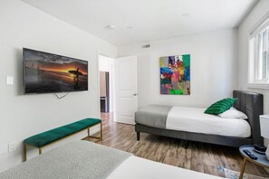 3 bedrooms, desk, iron/ironing board, travel crib - Beachfront Sunset Beach, Ocean Views, Sleeps 10 (Huntington Beach)
