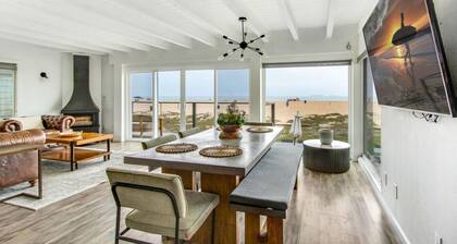 Beachfront Sunset Beach, Ocean Views, Sleeps 10