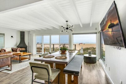 Beachfront Sunset Beach, Ocean Views, Sleeps 10