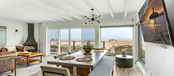Beachfront Sunset Beach, Ocean Views, Sleeps 10