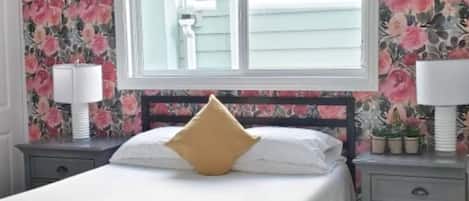 3 bedrooms, desk, iron/ironing board, travel crib
