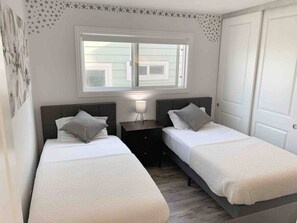 3 bedrooms, desk, iron/ironing board, travel cot