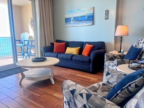 Smart TV, Hulu, books, streaming services - BEACHFRONT Condo! FREE BEACH SERVICE! Sleeps 8! 2Bed 2Bath + Sleeper (Panama City Beach)