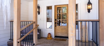 Luxurious Tahoe Escape: Hot tub, Arcade, Fireplace, and more+